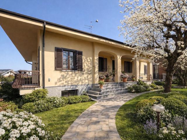 Villetta indipendente in vendita di 382 m² in Via Vaj, 4
