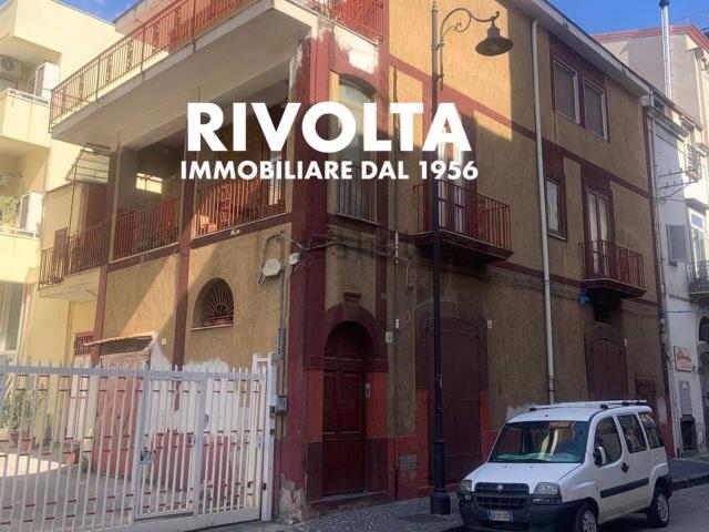 Villetta indipendente in vendita di 383 m² in Via Roma