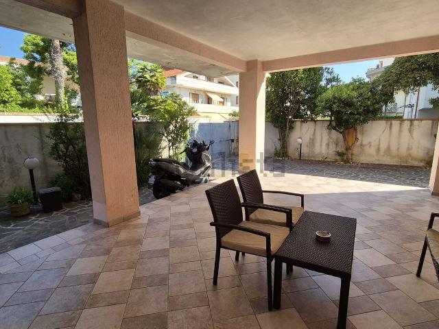 Villetta indipendente in vendita di 385 m² in Via Leopardi