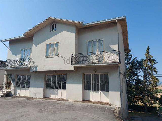 Villetta indipendente in vendita di 385 m² in Contrada Piani d&apos Appresso, 18