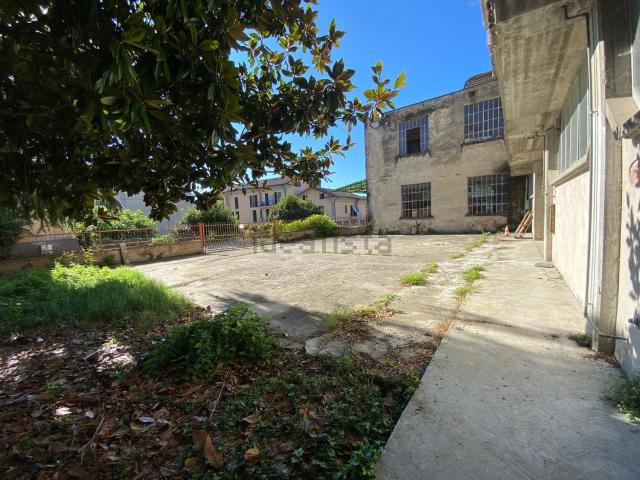 Villetta indipendente in vendita di 386 m² in Via Leonardo da Vinci