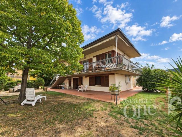 Villetta indipendente in vendita di 386 m² in Via Nuova, 22