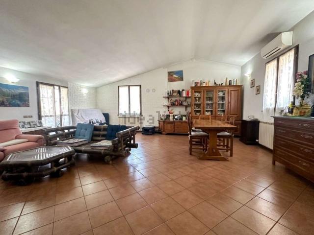 Villetta indipendente in vendita di 387 m²