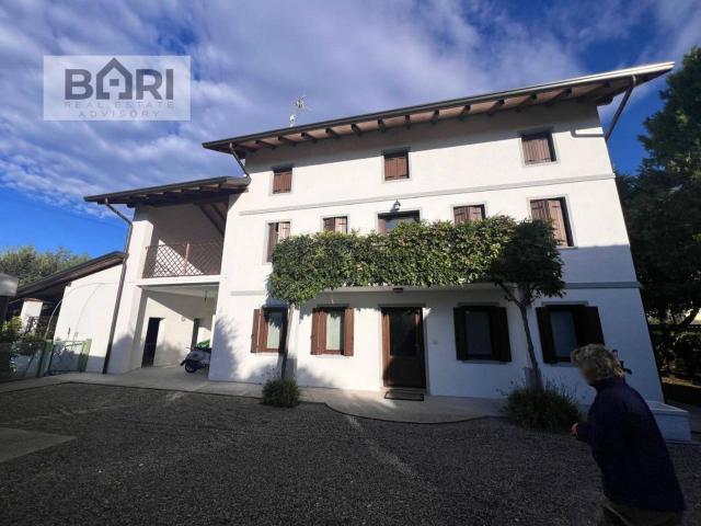 Villetta indipendente in vendita di 387 m² in Via L. Nono