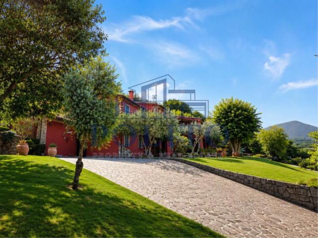 Villetta indipendente in vendita di 387 m² in Piazzetta Martiri