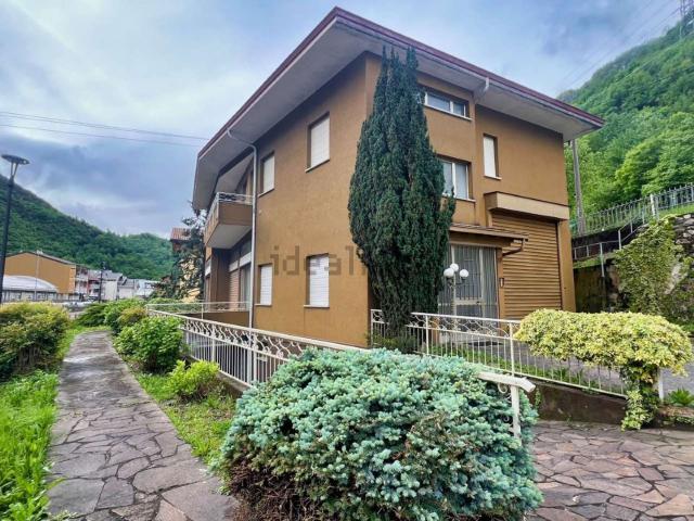 Villetta indipendente in vendita di 388 m² in Via de Medici