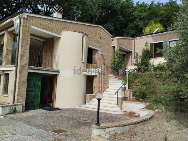 Villetta indipendente in vendita di 388 m² in Strada Panoramica Ardizio, 49