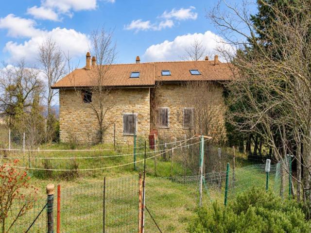 Villetta indipendente in vendita di 389 m² in Via Giuseppe Bertini