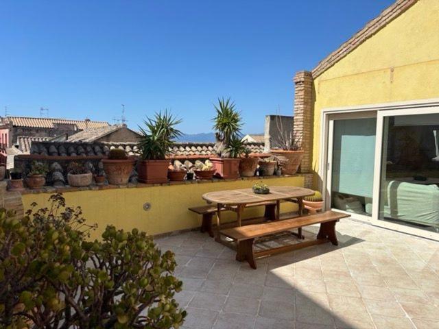 Villetta indipendente in vendita di 389 m² in Via Nicolò Canelles