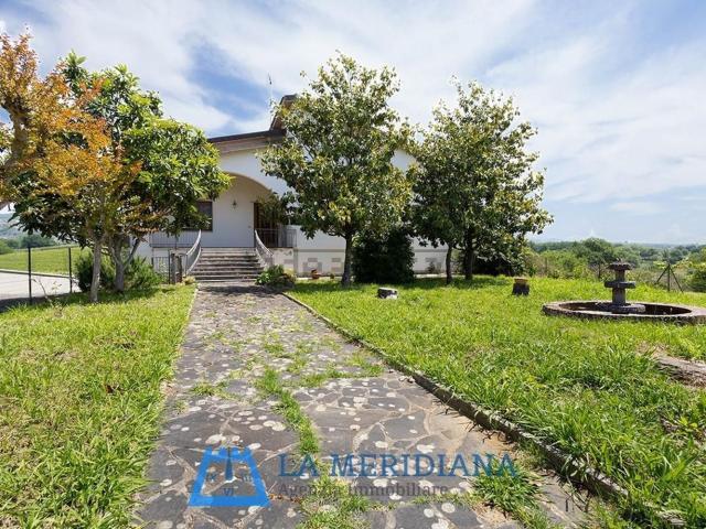 Villetta indipendente in vendita di 390 m²