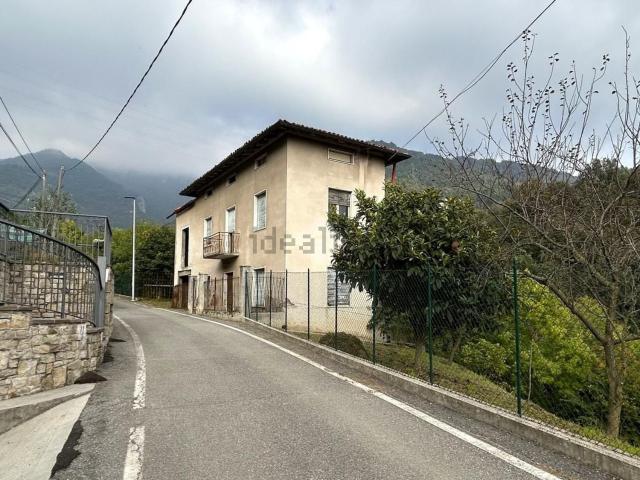 Villetta indipendente in vendita di 390 m² in Via Carera, 2