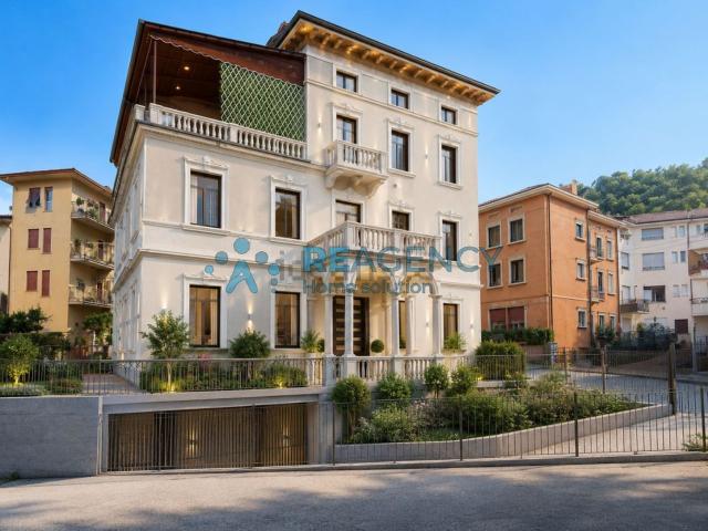 Villetta indipendente in vendita di 390 m² in Via Bella Venezia