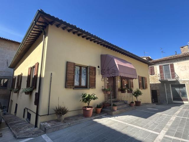 Villetta indipendente in vendita di 390 m² in Via della Rocchetta