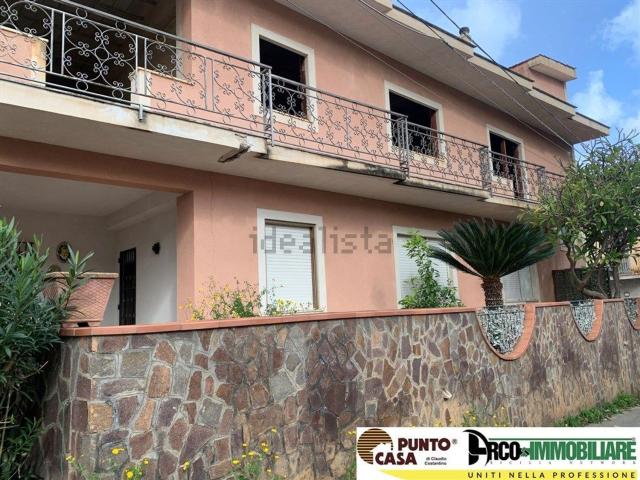 Villetta indipendente in vendita di 390 m² in Via Francesco Nullo, 3