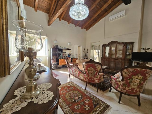 Villetta indipendente in vendita di 390 m² in Via Ortogrande, 24