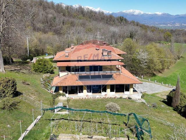 Villetta indipendente in vendita di 390 m² in Via Marconi