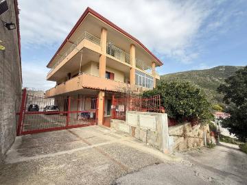 Villetta indipendente in vendita di 390 m² in Via Michele Fiorillo, 6