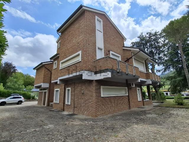 Villetta indipendente in vendita di 390 m² in Via Nazionale, 4