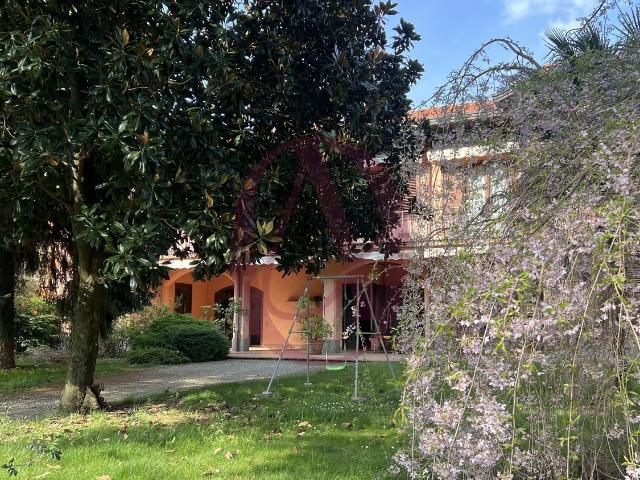 Villetta indipendente in vendita di 390 m² in Via Passo Gardena, 11