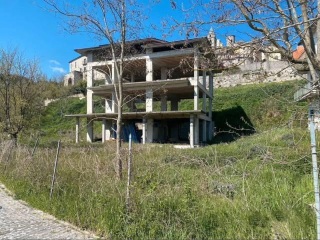 Villetta indipendente in vendita di 390 m² in Via XXV Aprile