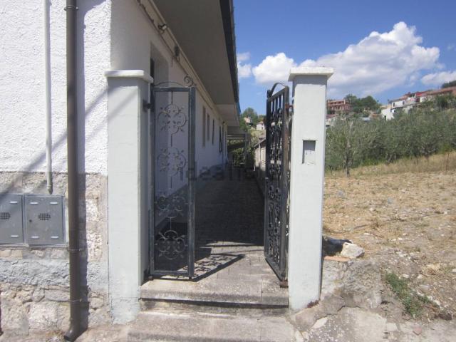 Villetta indipendente in vendita di 390 m² in Frazione Salce, 90