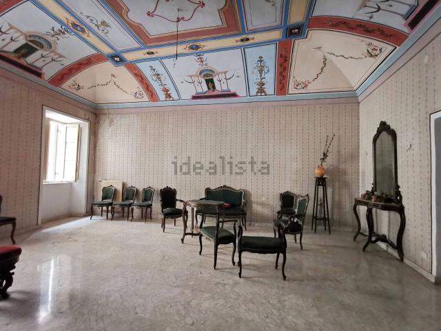 Villetta indipendente in vendita di 392 m² in Via Pitti