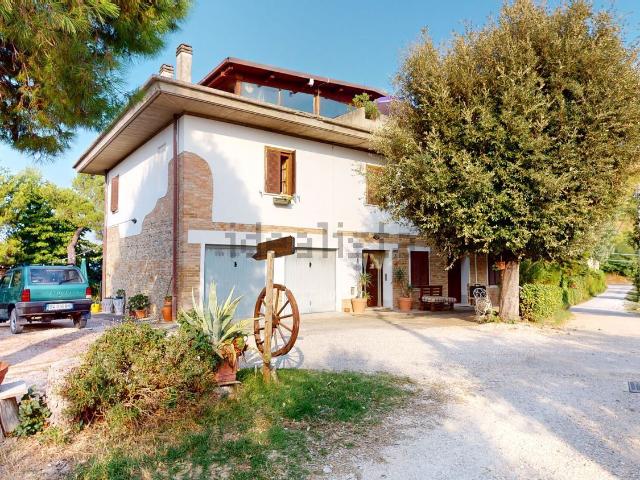 Villetta indipendente in vendita di 392 m² in Contrada Pachierno, 9