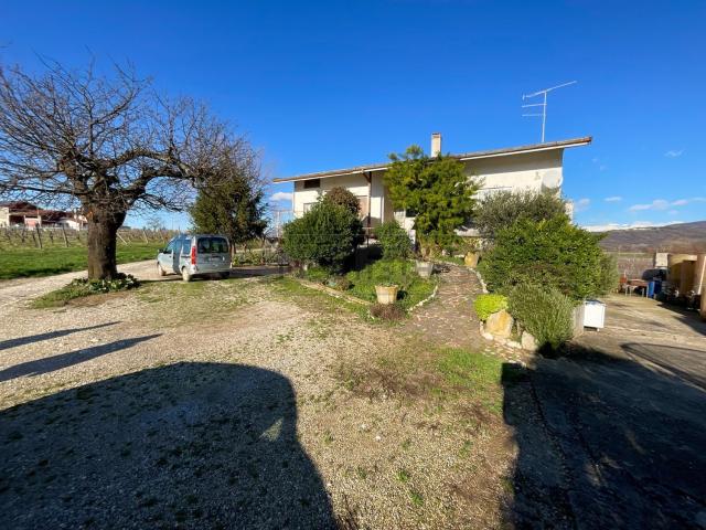 Villetta indipendente in vendita di 393 m² in Via del Collio, 20