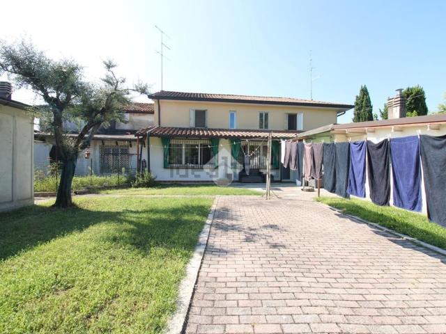 Villetta indipendente in vendita di 394 m² in Via Comunale Postumia di Faè