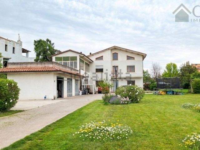 Villetta indipendente in vendita di 394 m² in Via della Repubblica, 58