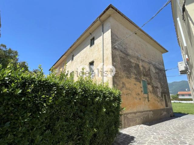 Villetta indipendente in vendita di 394 m² in Via E. Fermi Campo