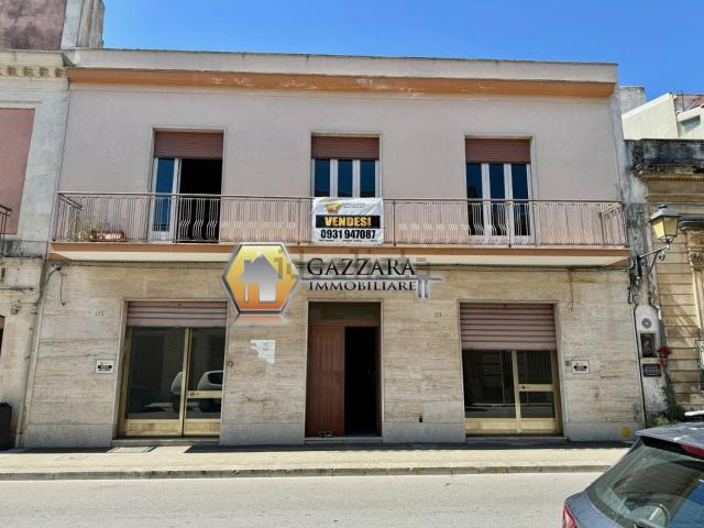 Villetta indipendente in vendita di 395 m² in Via Vittorio Emanuele, 223