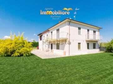 Villetta indipendente in vendita di 396 m² in Via Cimitero