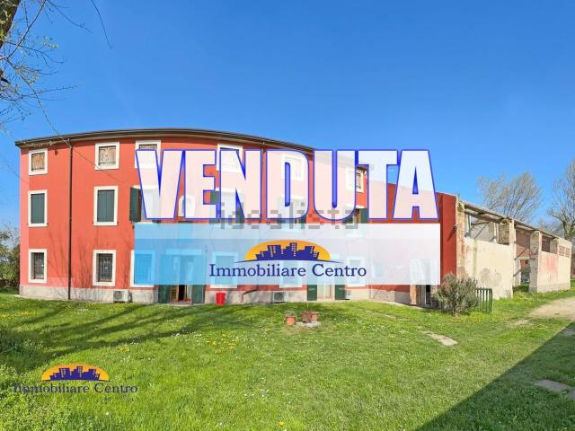 Villetta indipendente in vendita di 396 m² in Via Boschi