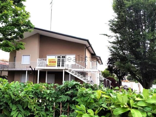 Villetta indipendente in vendita di 396 m² in Via Montello, 1
