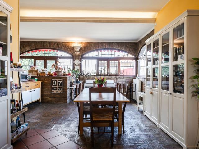 Villetta indipendente in vendita di 398 m² in Via Spagna