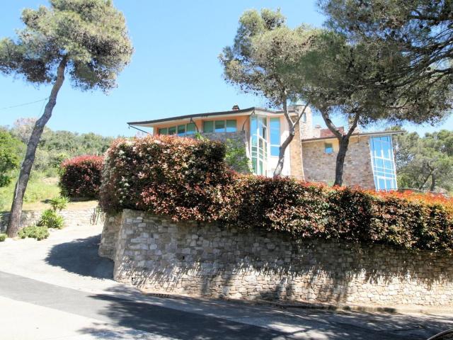 Villetta libera su quattro lati con giardino e vista mare in. 170m² Livorno