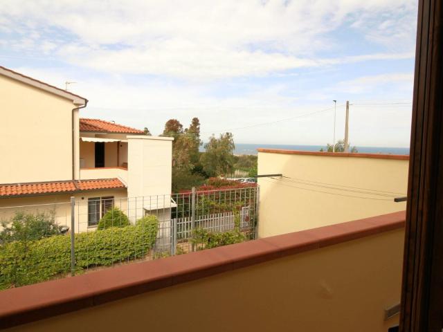 Villetta libera su tre lati in posizione collinare con pisci. 200m² Livorno