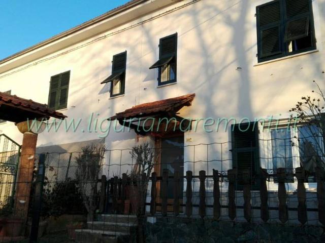 Villette a schiera in vendita a Dego, Piano