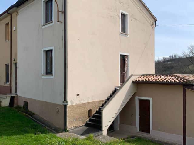 Villette a schiera in vendita a Fabriano, Attiggio