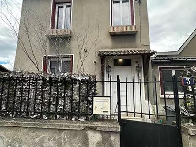 Villeurbanne 69100 Location maison 2 pièces t2 terrasse