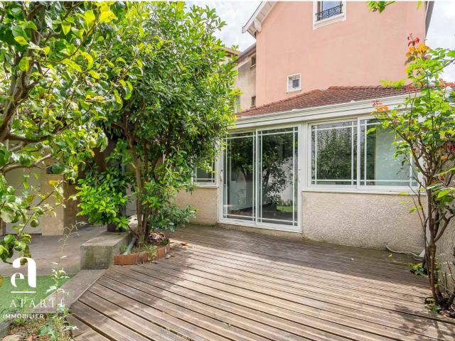 VILLEURBANNE 69100 Maison bourgeoise rénovée 170.6 M2