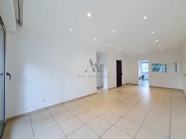 Villeurbanne Gratte Ciel Appartement T4 82 m2 avec balcon