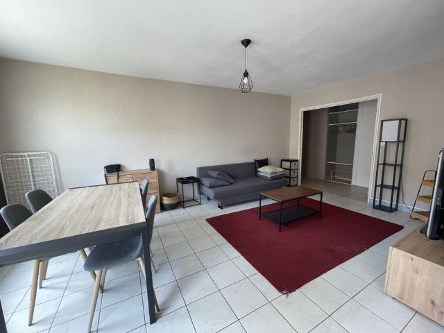 VILLEURBANNE – T3 MEUBLÉ AVEC BALCON ET GARAGE 66.06m² Villeurbanne 69100 Le bien en vidéo