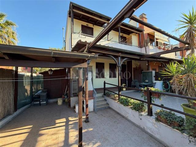Villino a Schiera di 80 mq a Fregene, Maccarese, Le Vignole Fiumicino