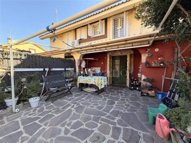 Villino a Schiera di 80 mq a Tor San Lorenzo, Nuova California, Landriana Ardea