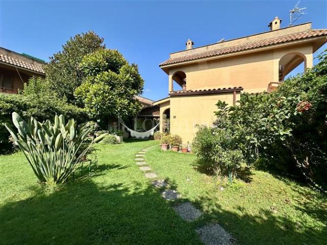 Villino a Schiera di 90 mq a Lavinio Mare, Villaggio Giornalisti, Poggio Anzio