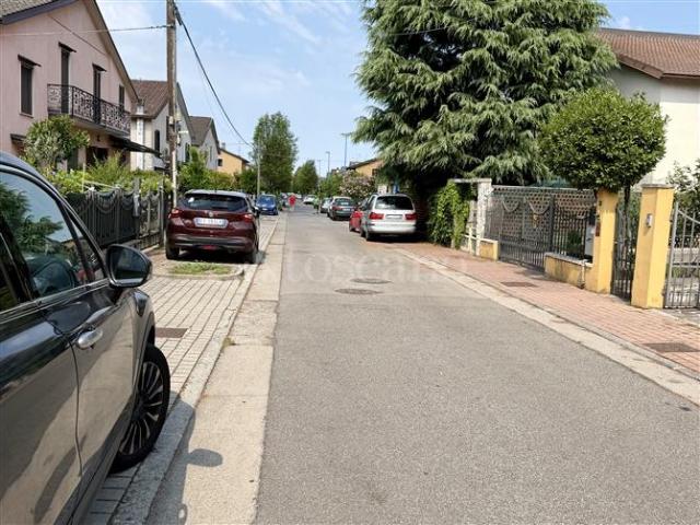 Villino a Schiera di 100 mq a Urago Mella, Primo Maggio, Sant'Anna, Villaggio Badia Brescia
