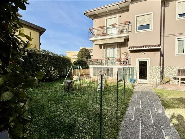 Casa di 134 mq a Urago Mella, Primo Maggio, Sant'Anna, Villaggio Badia Brescia