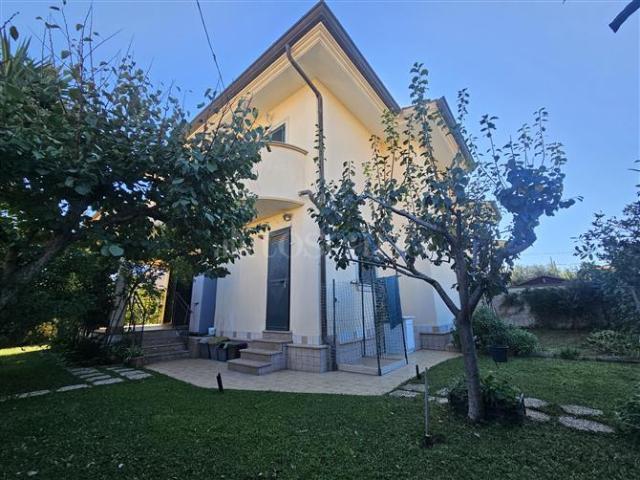 Villino a Schiera di 140 mq a Villa Claudia, Lido di Cincinnato, Lido delle Sirene Anzio